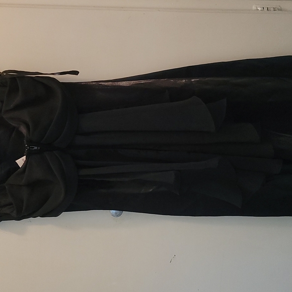 Formal dress - Picture 2 of 3